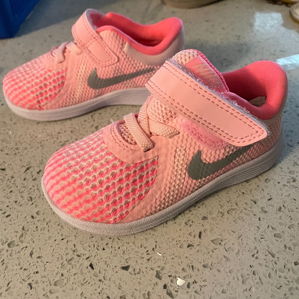 Nike Revolution 4 TD Marathon Running Size 6C